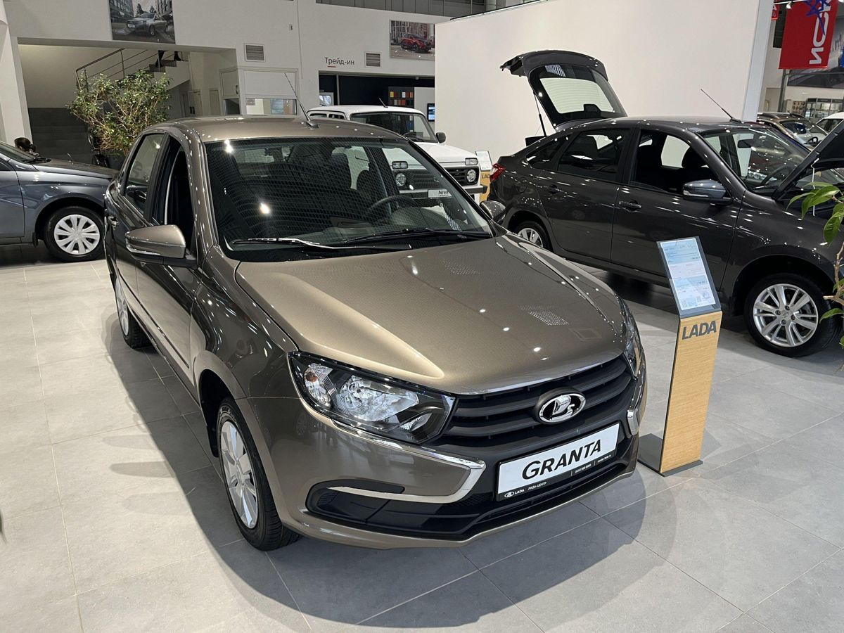 LADA Granta седан I Рестайлинг, Золотисто-коричневый "Кориандр" металлик, 817832 рублей, вид 3