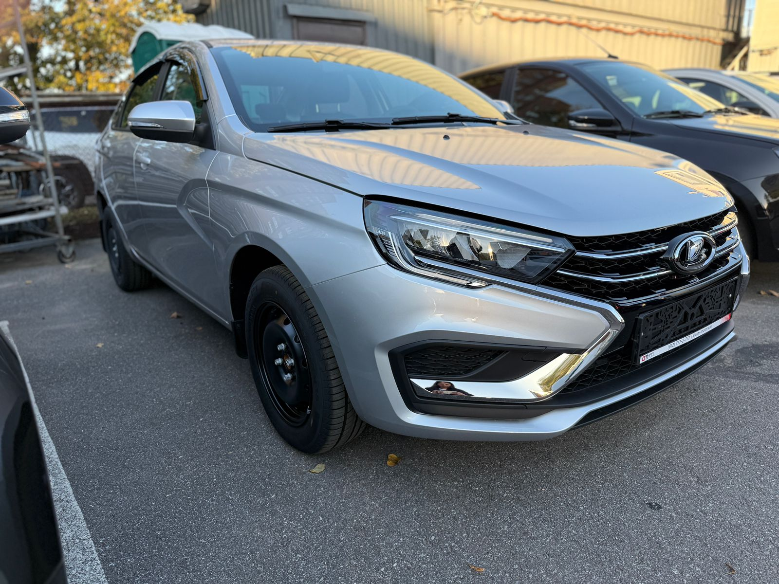 LADA Vesta I Рестайлинг (NG), Серебристо-темно-серый "Борнео" металлик, 1424500 рублей, вид 2
