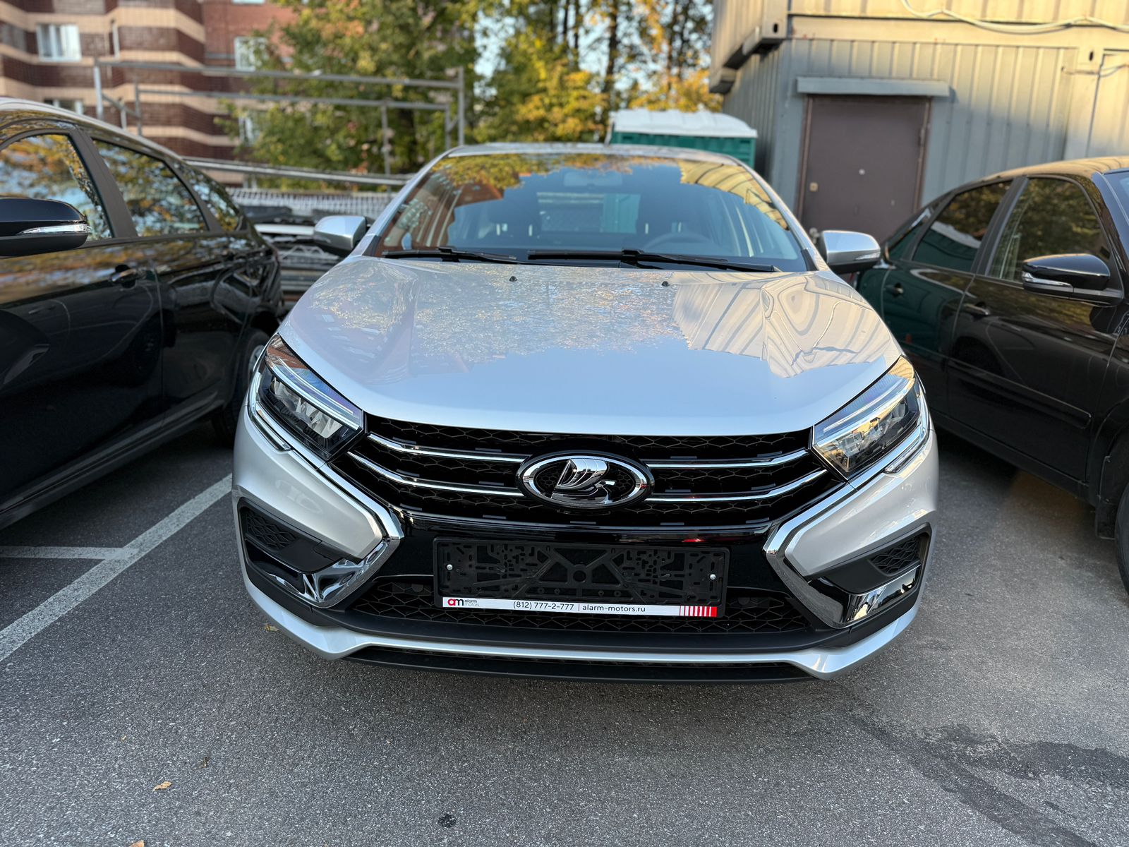 LADA Vesta I Рестайлинг (NG), Серебристо-темно-серый "Борнео" металлик, 1424500 рублей, вид 3