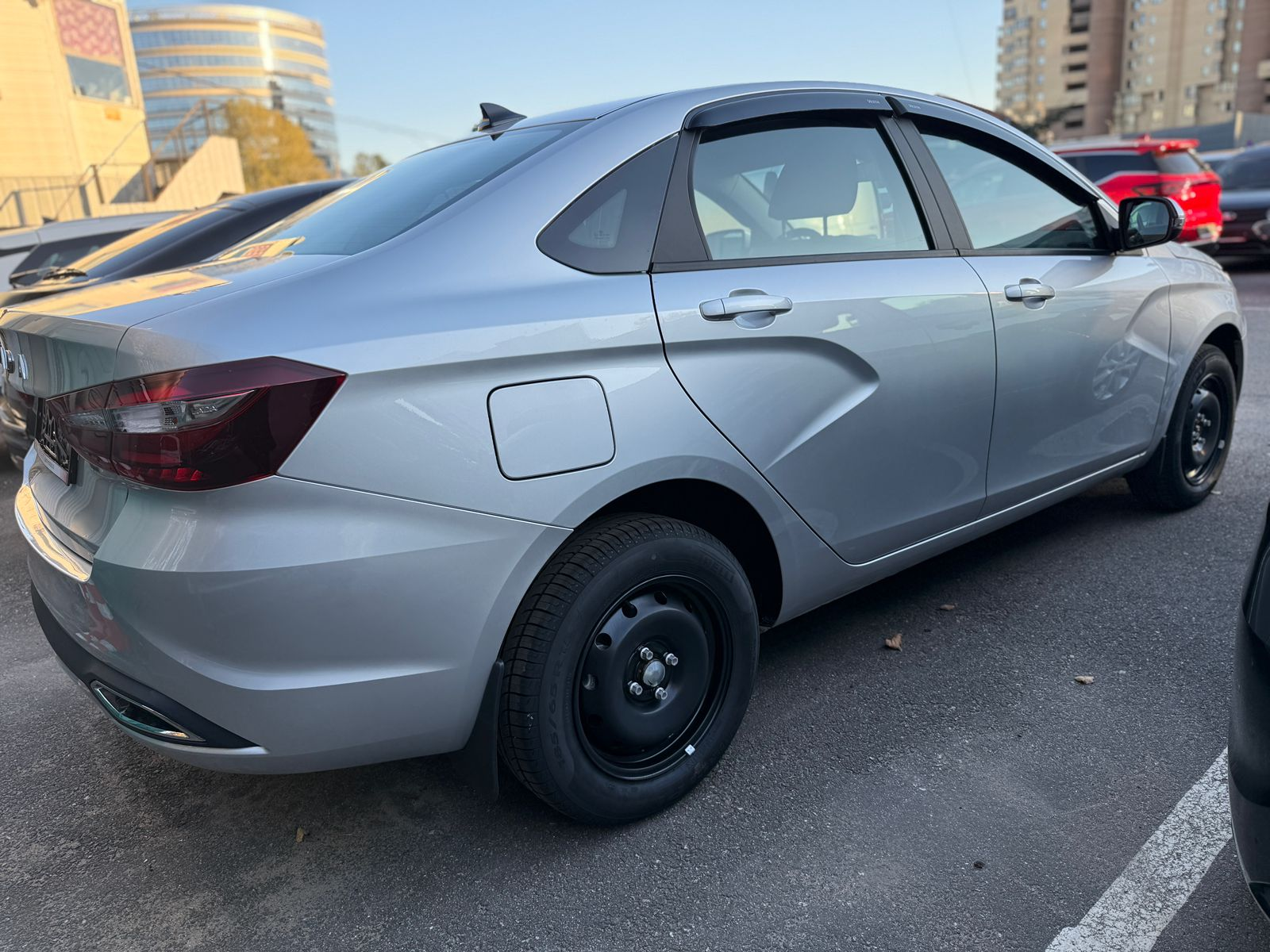 LADA Vesta I Рестайлинг (NG), Серебристо-темно-серый "Борнео" металлик, 1424500 рублей, вид 5