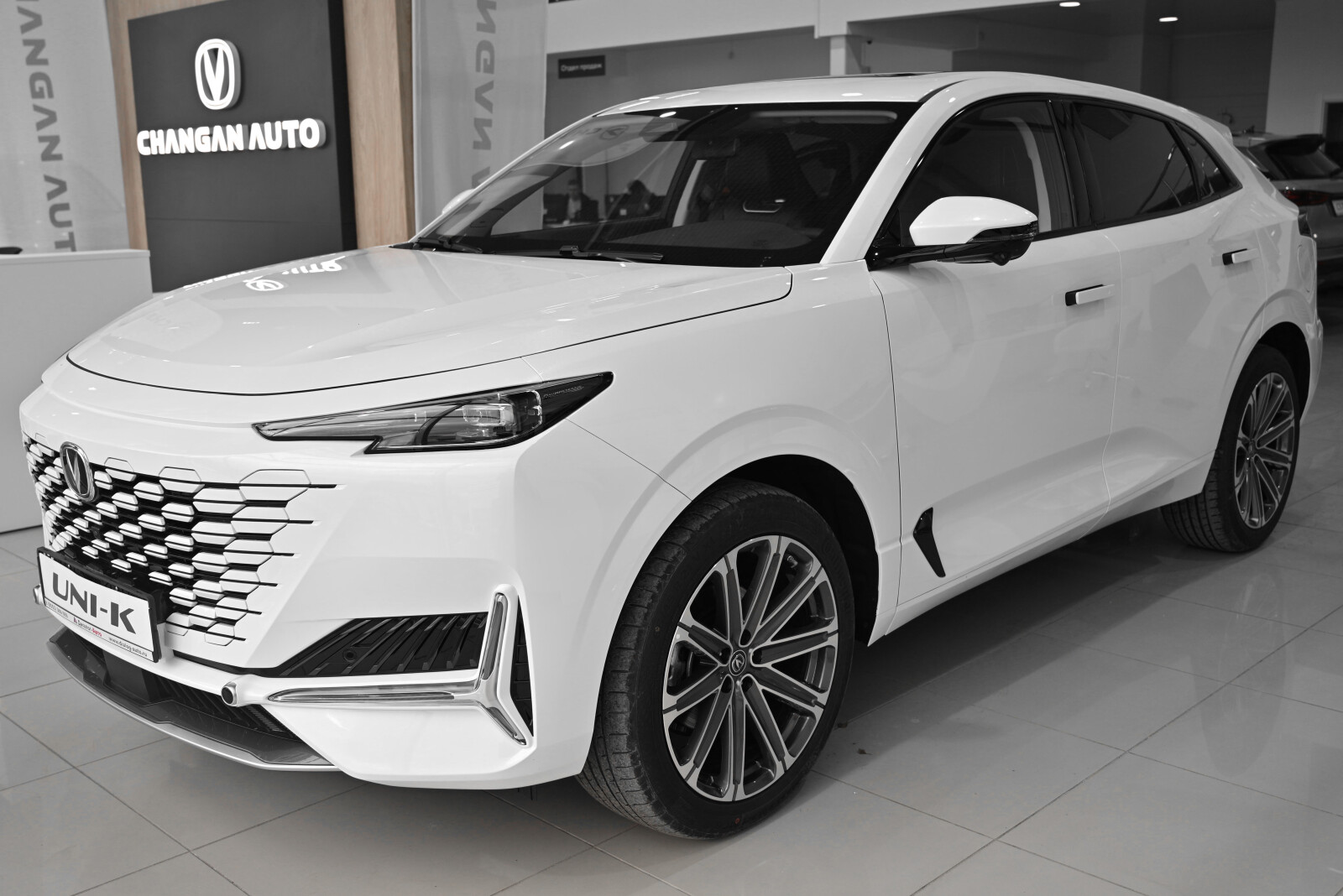 Changan UNI-K I, Перламутровый белый, 3799900 рублей, вид 2