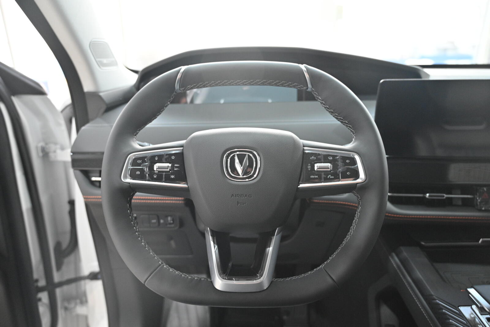Changan UNI-K I, Перламутровый белый, 3799900 рублей, вид 16