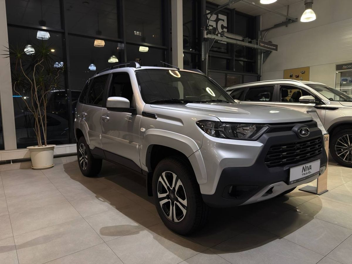 LADA Niva Travel I Рестайлинг, Серебристый "Платина" металлик, 1463200 рублей, вид 2