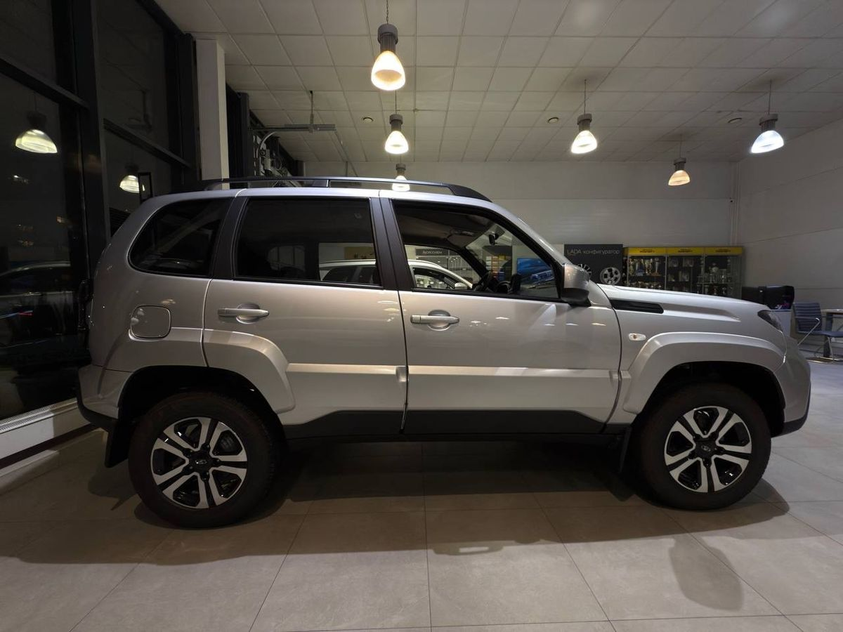 LADA Niva Travel I Рестайлинг, Серебристый "Платина" металлик, 1463200 рублей, вид 4
