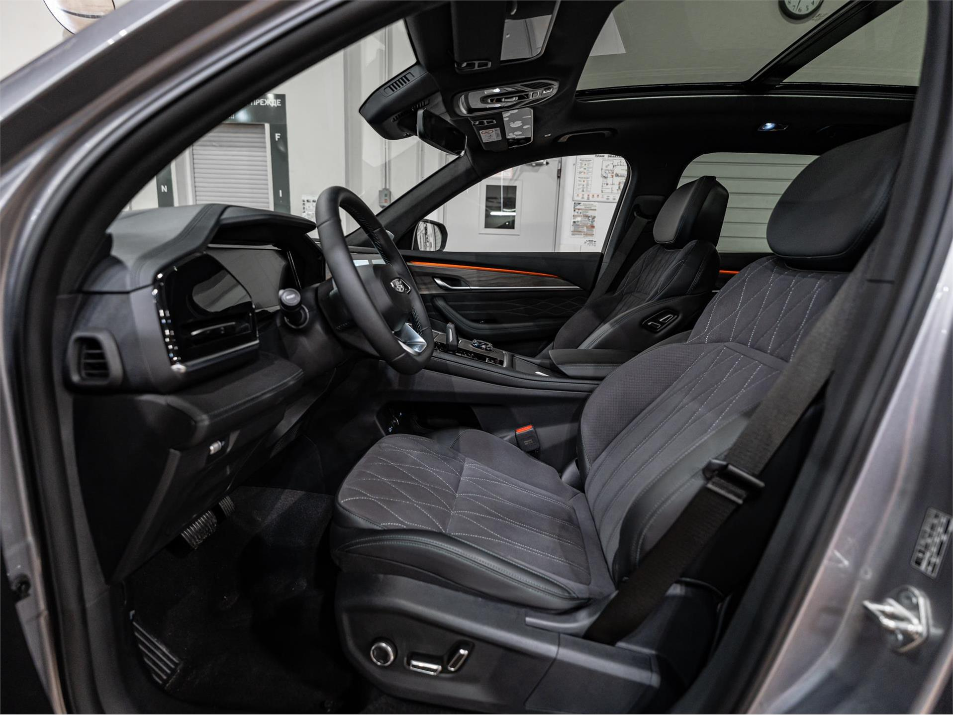 Geely Monjaro I, Aurora Silver / Серебристый металлик, 3474990 рублей, вид 12