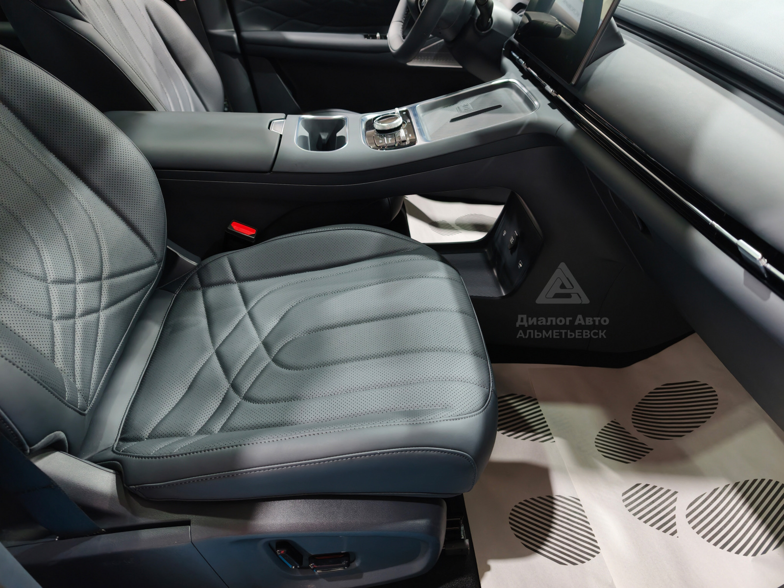 Geely EX5 Гибрид I, Ink Black / Черный металлик, 3959990 рублей, вид 10