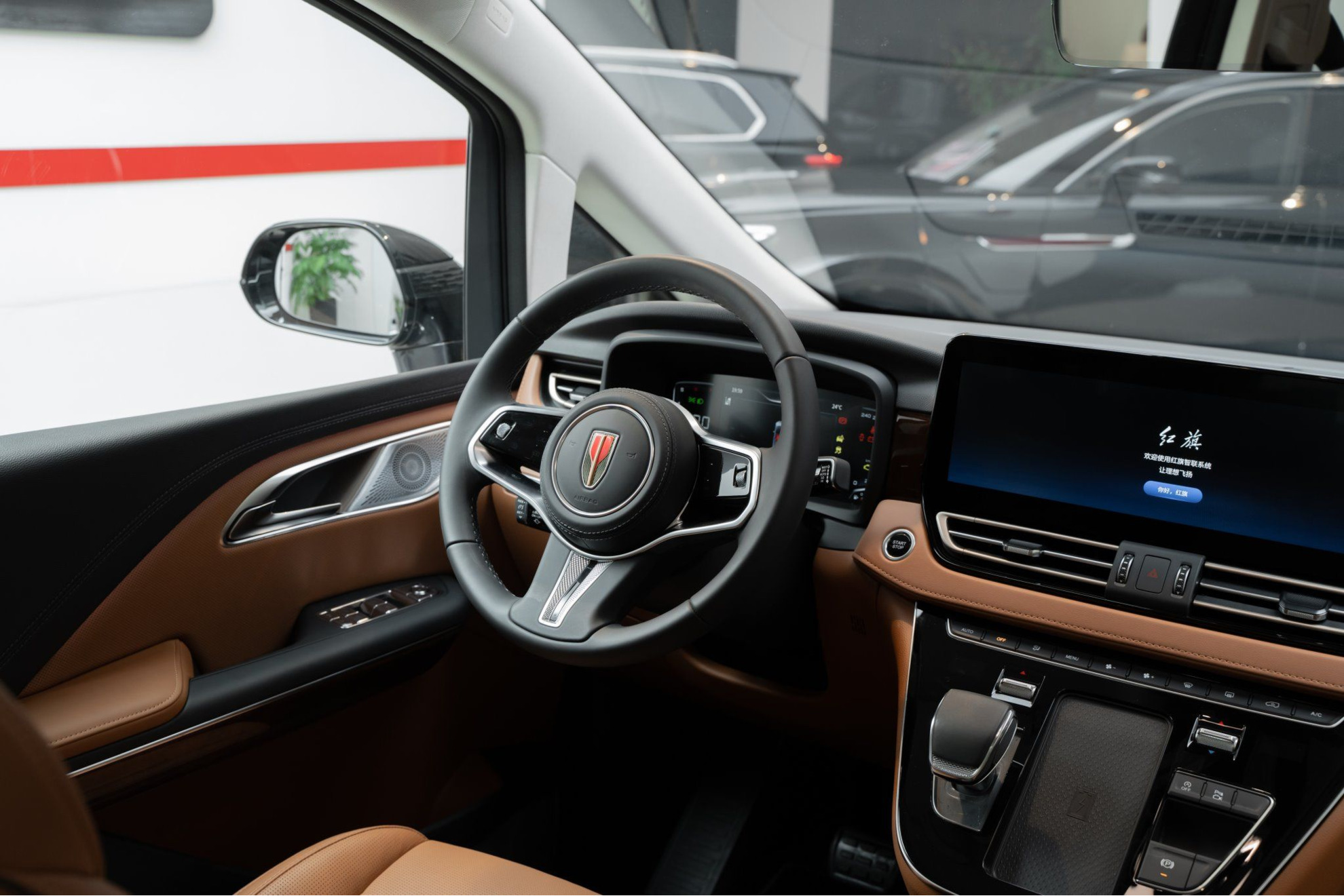 Hongqi HQ9 I, Серый / Quantum Silver Gray, 6136000 рублей, вид 2
