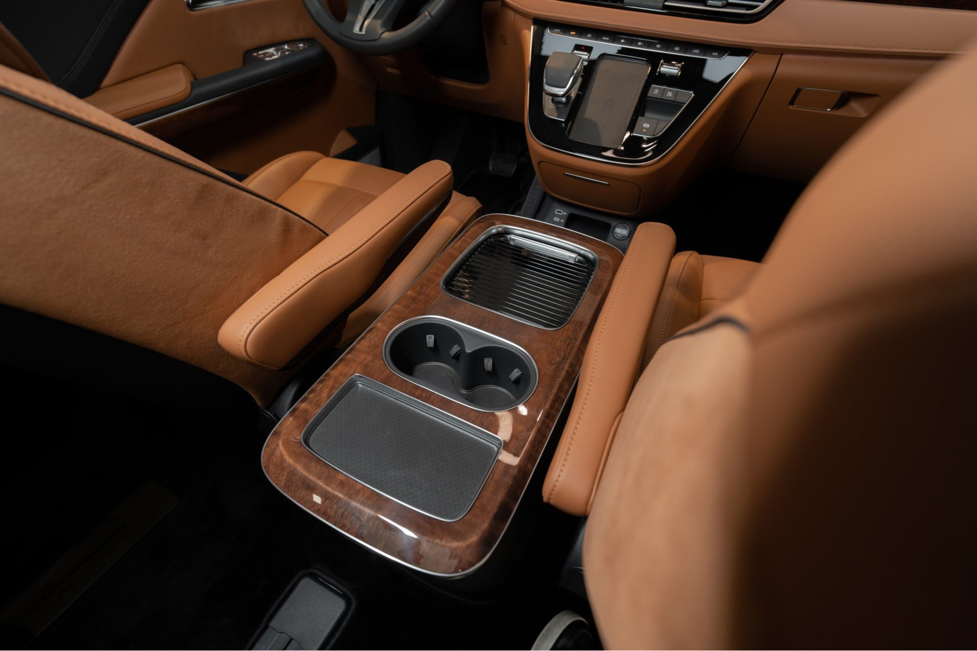 Hongqi HQ9 I, Серый / Quantum Silver Gray, 6136000 рублей, вид 4