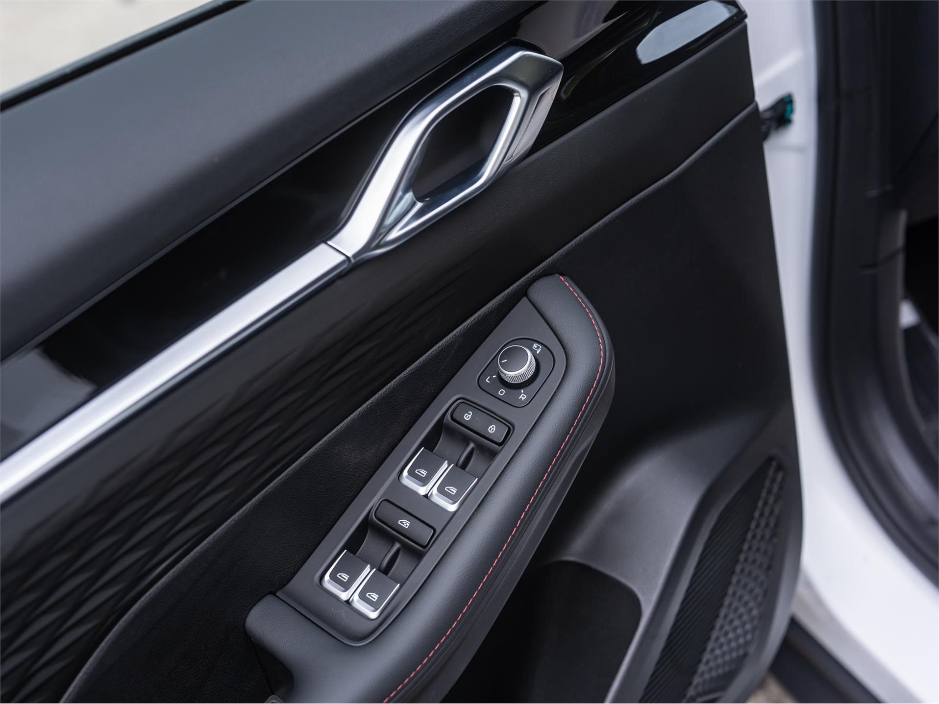 Geely Coolray I Рестайлинг 2, Crystal White / Белый, 1950892 рублей, вид 9