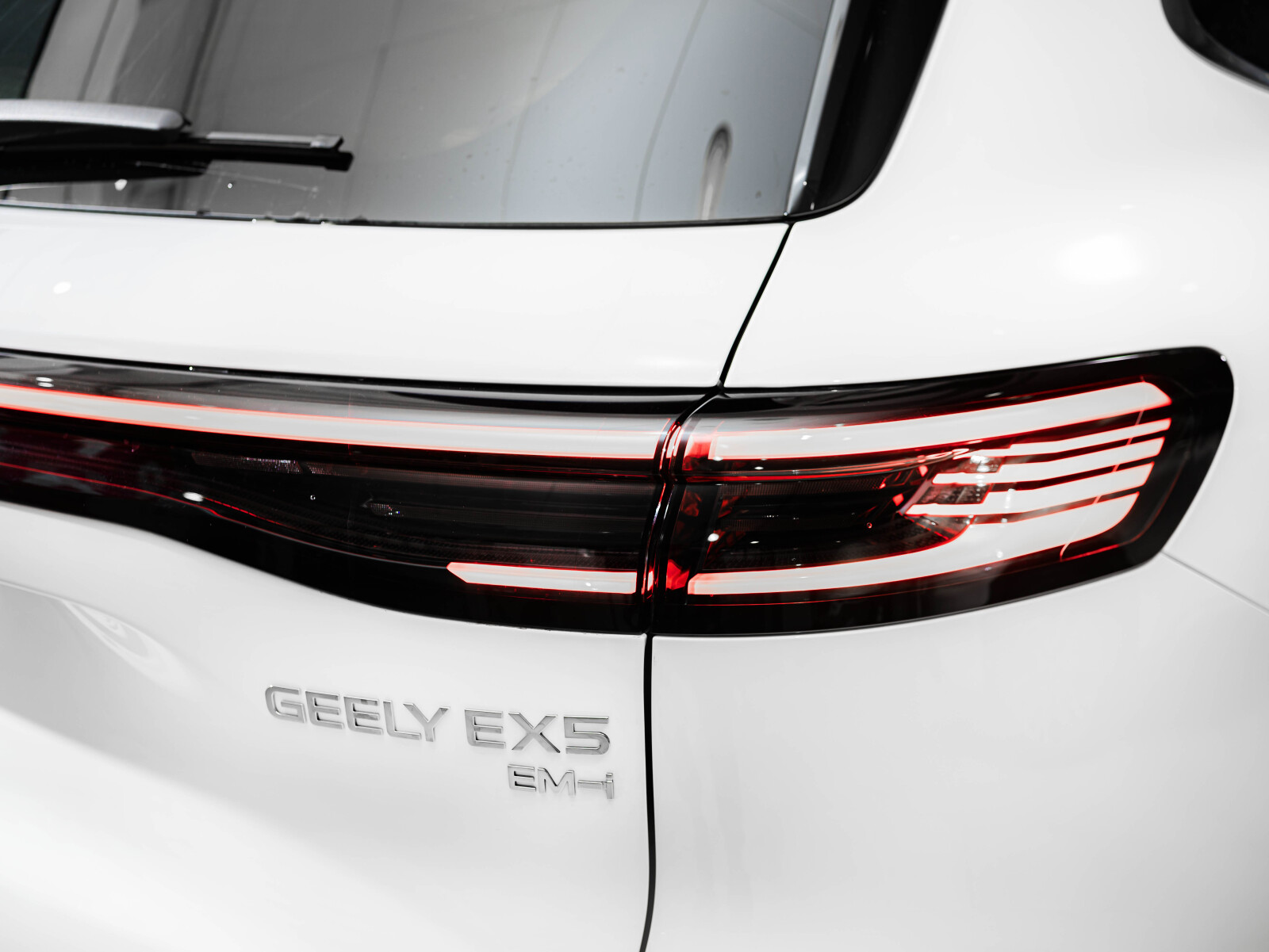 Geely EX5 Гибрид I, Crystal White / Белый, 3259990 рублей, вид 5