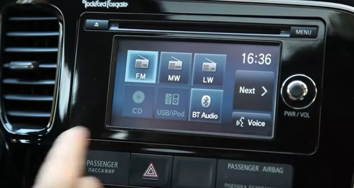 
                                                    Mitsubishi Outlander  