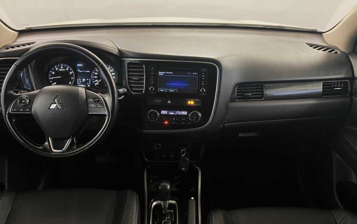 Mitsubishi Outlander 2017 — миниатюра 5