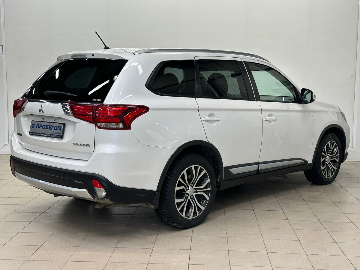 Mitsubishi Outlander 2016 — миниатюра 4