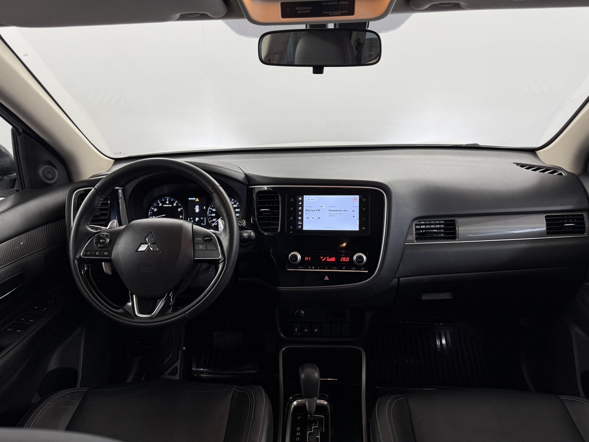 Mitsubishi Outlander 2021 — миниатюра 5