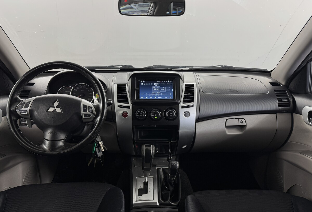 Mitsubishi Pajero Sport 2011 — миниатюра 5